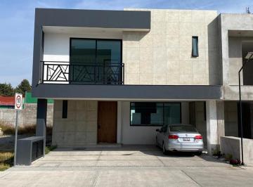 Casa · 268m² · 3 Recámaras · 3 Estacionamientos · Casa en Venta San Salvador Tizatlalli, Metepec