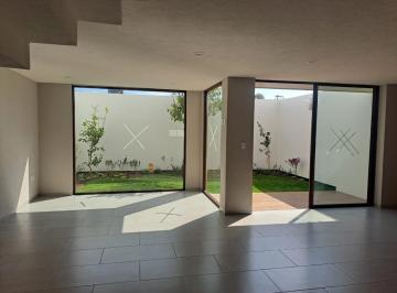 Casa · 235m² · 4 Recámaras · 3 Estacionamientos · Casa en Venta Llano Grande, Metepec