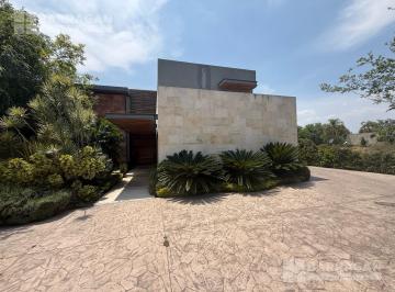 Casa · 750m² · 4 Recámaras · 6 Estacionamientos · Casa en Renta en El Campanario, Al Campo de Golf