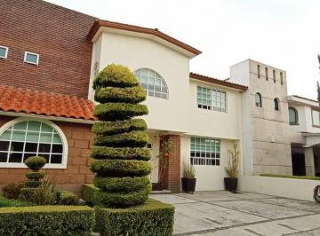 Casa · 232m² · 3 Recámaras · 3 Estacionamientos · Casa en Venta en San Salvador Tizatlalli, Metepec