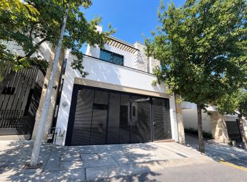 Casa · 220m² · 3 Recámaras · 2 Estacionamientos · Casa en Renta Cumbres 4to Sector Al Poniente de Monterrey.