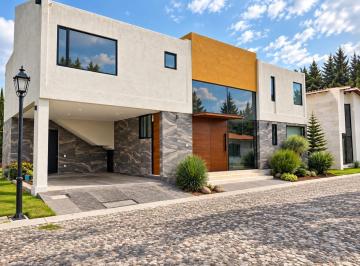 Casa en condominio · 407m² · 3 Recámaras · 2 Estacionamientos · Rancho El Meson Residencial - Calimaya