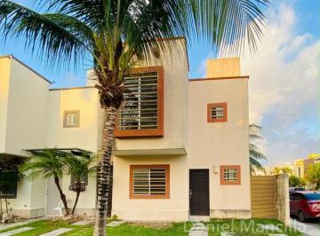 Casa · 3 Recámaras · 3 Estacionamientos · Casa en Renta en Cancún de 3 Recámaras - Jardines del Sur 1 - Polígono Sur