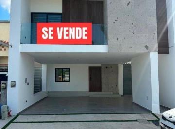 Casa en condominio · 255m² · 3 Recámaras · 2 Estacionamientos · Casa en Venta en Valencia en Culiacan Zona Norte