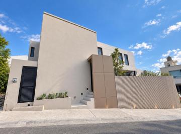 Casa de 3 habitaciones, García · Residencia Exclusiva en Esquina en Cumbres Elite Premier
