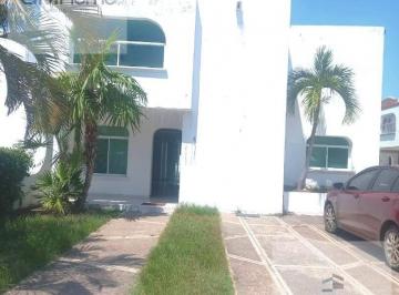 Casa · 200m² · 3 Recámaras · 2 Estacionamientos · Casa en Renta en Fraccionamiento El Cid
