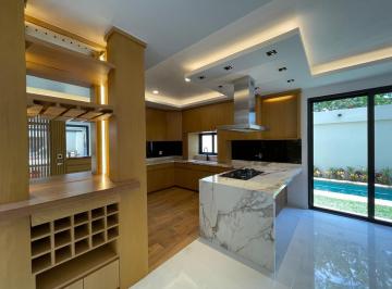 Casa · 240m² · 3 Recámaras · 2 Estacionamientos · Casa en Venta en Morelos, Delicias, Cuernavaca