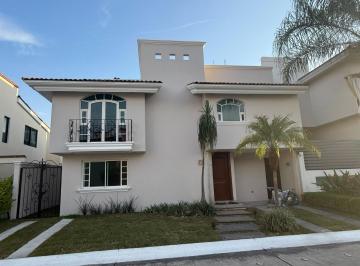 Casa de 3 habitaciones, Zapopan · Hermosa Casa Recién Remodelada en Jardín Real