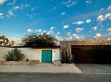 Casa de 6 habitaciones, Hermosillo · Casa en Venta en Pueblo Dorado Fraccionamiento Campestre