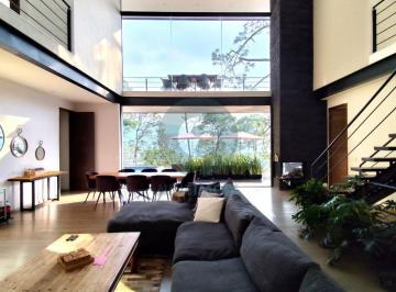 Casa · 600m² · 5 Recámaras · 5 Estacionamientos · Casa con Alberca y Vista Al Bosque, Jacuzzi | Avándaro