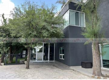 Casa · 859m² · 5 Recámaras · 4 Estacionamientos · Casa en Venta en Los Cristales