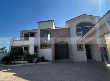 Casa · 828m² · 5 Recámaras · 6 Estacionamientos · Casa en Venta en Bosques de Valle Alto