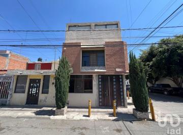 Casa · 160m² · 4 Recámaras · 1 Estacionamiento · Casa en Venta Cerca de Walmart Muñoz, San Luis Potosí.