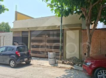 Casa · 3 Recámaras · 2 Estacionamientos · Casa en Venta, en Sección 3 Petrolera