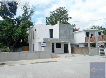 Casa · 221m² · 3 Recámaras · 1 Estacionamiento · Hipodromo, C. D. Madero, Tamaulipas