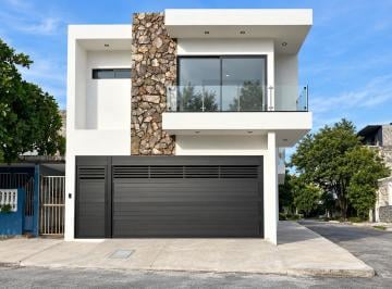 Casa · 185m² · 3 Recámaras · 2 Estacionamientos · Casa Nueva en Venta Esquina Boca del Río