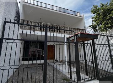 Casa · 220m² · 5 Recámaras · 2 Estacionamientos · Casa - Balcones de Oblatos
