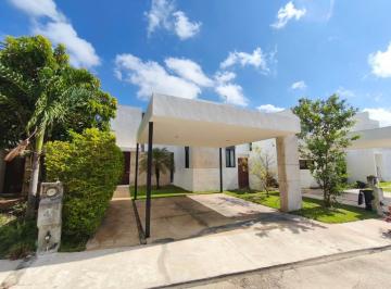 Casa · 200m² · 4 Recámaras · 2 Estacionamientos · Casa en Renta, 4 Baños, Alberca, Privada Amantea Cholul (Arc - 1044)