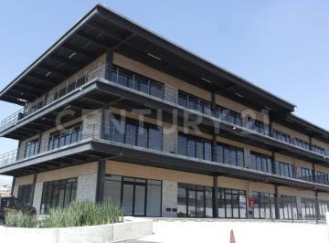 Local comercial · 75m² · 5 Estacionamientos · Local Comercial en Renta en Carrillo, Querétaro