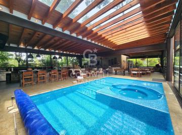 Casa · 1m² · 9 Recámaras · 6 Estacionamientos · Residencia Exclusiva en Venta en Avándaro | 2 Casas, Alberca y Amplias Amenidades