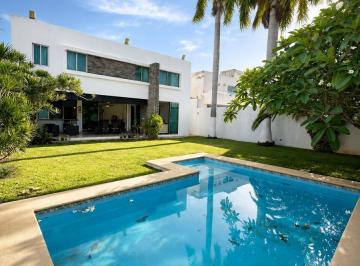 Casa · 344m² · 3 Recámaras · 4 Estacionamientos · | Casa en Venta en Montebello de 3 Habitaciones |