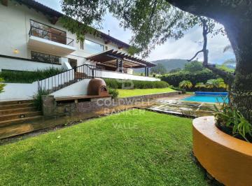 Casa · 1250m² · 6 Recámaras · 10 Estacionamientos · Casa en Renta, Valle de Bravo.