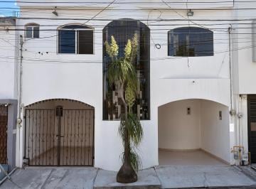 Casa de 3 habitaciones, Guadalupe · Casa en Venta en Guadalupe, N. L.