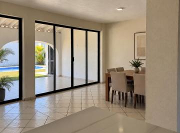 Casa de 3 habitaciones, Colima · Casa con Alberca Privada Recién Remodelada en Arboledas Residencial