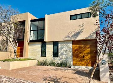 Casa de 3 habitaciones, Querétaro · Casa en Renta Ubicada en El Fraccionamiento Altozano
