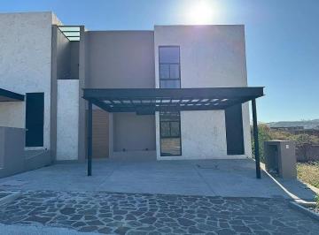 Casa de 4 habitaciones, Querétaro · Casa en Renta y Venta Ubicada en El Fraccionamiento Altozano