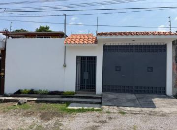 Casa de 4 habitaciones, Jiutepec · Casa en Venta en La Colonia Bugambilias