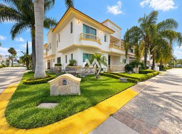 Casa de 4 habitaciones, Zapopan · Casa en Renta en Jardin Real