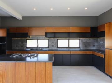 Casa · 435m² · 4 Recámaras · Casa de 441 m² con 4 Recámaras en Venta en Malaquin La Mesa