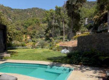 Casa · 342m² · 4 Recámaras · 2 Estacionamientos · Casa en Venta en Valle de Bravo
