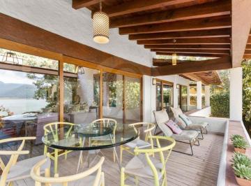Casa · 362m² · 5 Recámaras · 4 Estacionamientos · Casa en Renta en Valle de Bravo