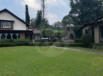 Casa · 700m² · 4 Recámaras · 3 Estacionamientos · Casa en Renta en Avandaro