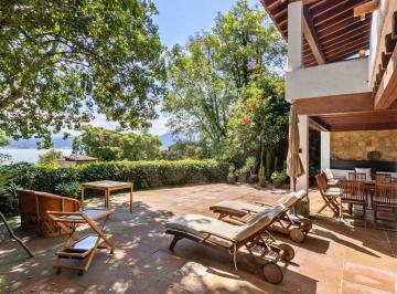 Casa · 362m² · 5 Recámaras · 4 Estacionamientos · Casa en Renta en Valle de Bravo