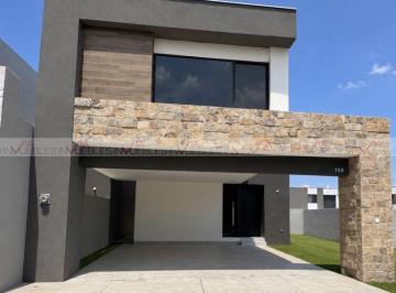 Casa · 230m² · 3 Recámaras · 2 Estacionamientos · Casa en Renta en Jardines de Santiago