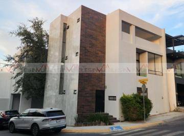 Casa · 335m² · 3 Recámaras · 2 Estacionamientos · Casa en Venta en Cumbres Elite Premier