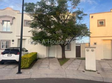 Casa de 3 habitaciones, El Marqués · Renta Casa en Privada en El Mirador 3 Recamaras 3 Baños Ampio Jardin