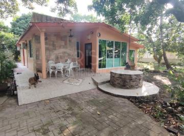 Casa · 270m² · 3 Recámaras · 6 Estacionamientos · Casa en Venta en Santiago de La Peña