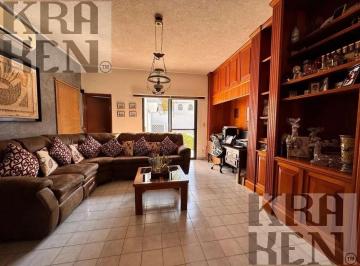 Casa · 335m² · 4 Recámaras · 4 Estacionamientos · Casa en Venta, Prolongación Montejo