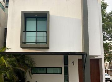 Casa · 202m² · 3 Recámaras · 2 Estacionamientos · Casa - Arbolada