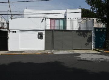Casa de 3 habitaciones, Naucalpan de Juárez · Casa con Amplios Espacios y Una Distribución Funcional en Naucalpan