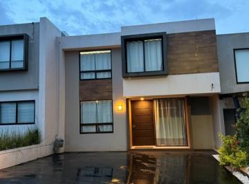 Casa de 5 habitaciones, Morelia · Casa en Venta en Puerta Madero, Altozano, Morelia | 5 Recámaras | 201 m²