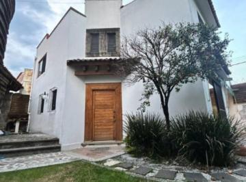 Casa en condominio de 3 habitaciones, Cuernavaca · Renta Fracc. La Cañada con Vigilancia 24/7 Jardín y Alberca Privados.
