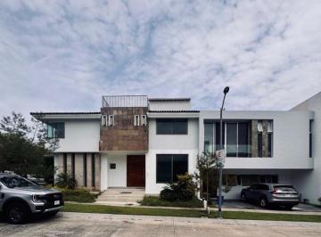 Casa en condominio · 355m² · 4 Recámaras · 4 Estacionamientos · Casa en Venta / Renta Parque Virreyes