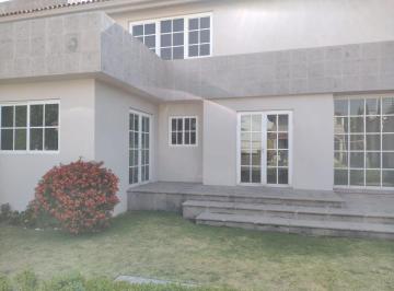 Casa · 314m² · 3 Recámaras · 2 Estacionamientos · Casa en Renta en Metepec