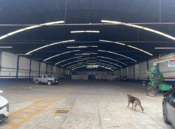 Bodega comercial · 2518m² · 10 Estacionamientos · Extraordinaria Superbodega en El Mercado Llamanos