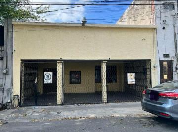Casa · 216m² · 2 Recámaras · 3 Estacionamientos · Mmc Casa en Venta en Colonia Centro en Monterrey en Nuevo Leon